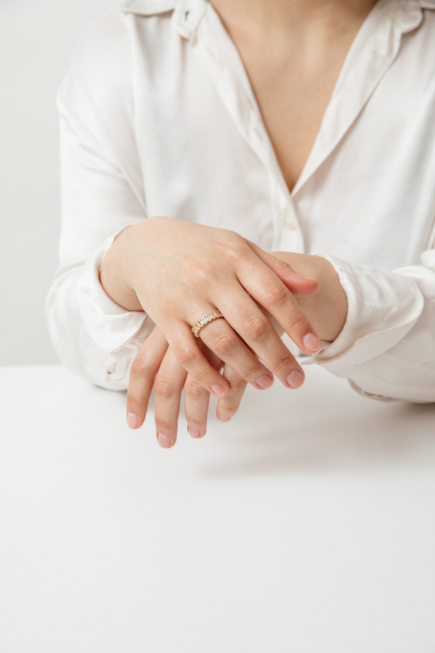 Anillo Infinito baño de oro y circones