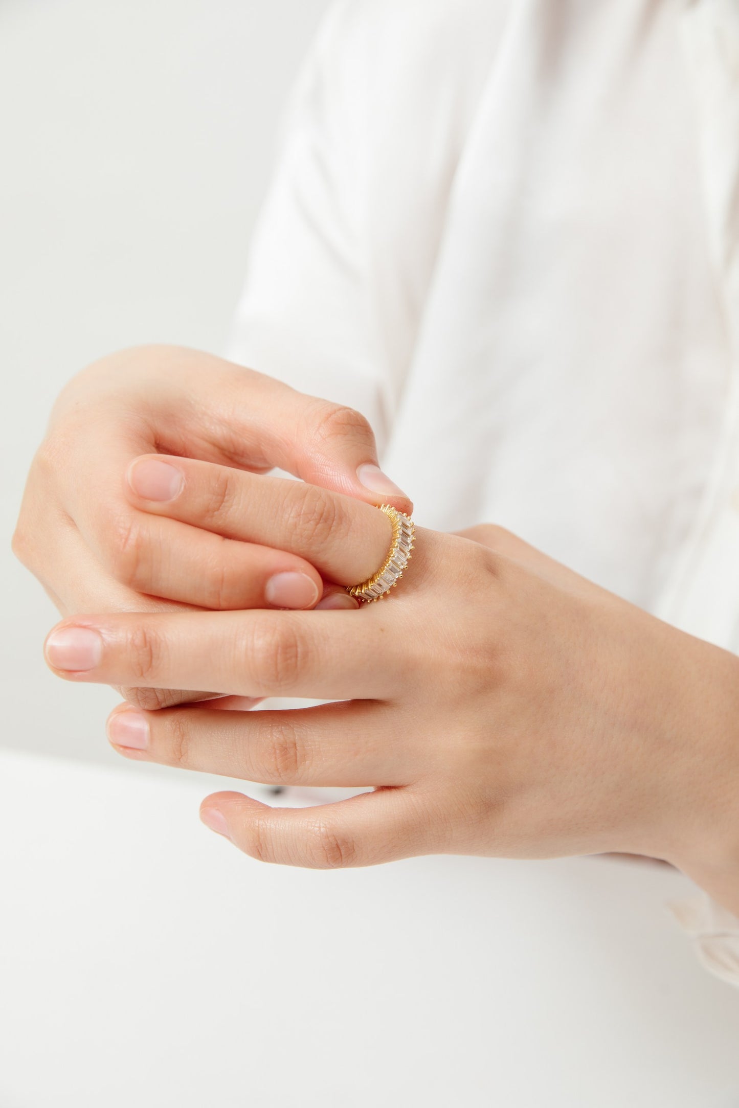 Anillo Cloe baño de oro y circones