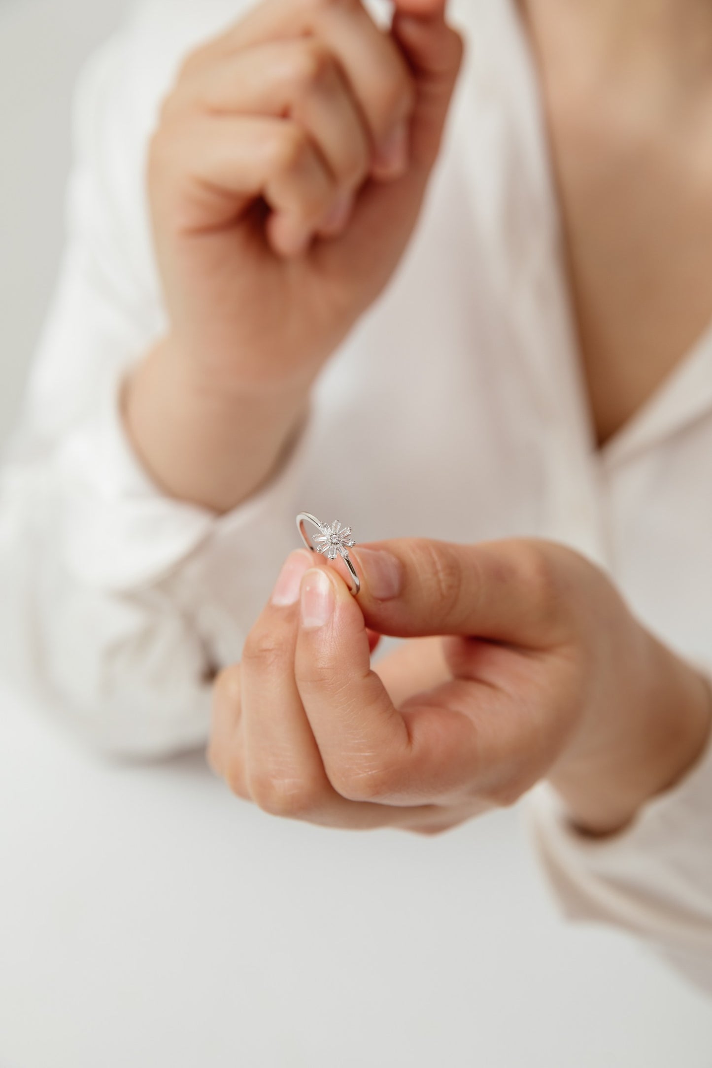 Anillo Flor plata 925 y circones
