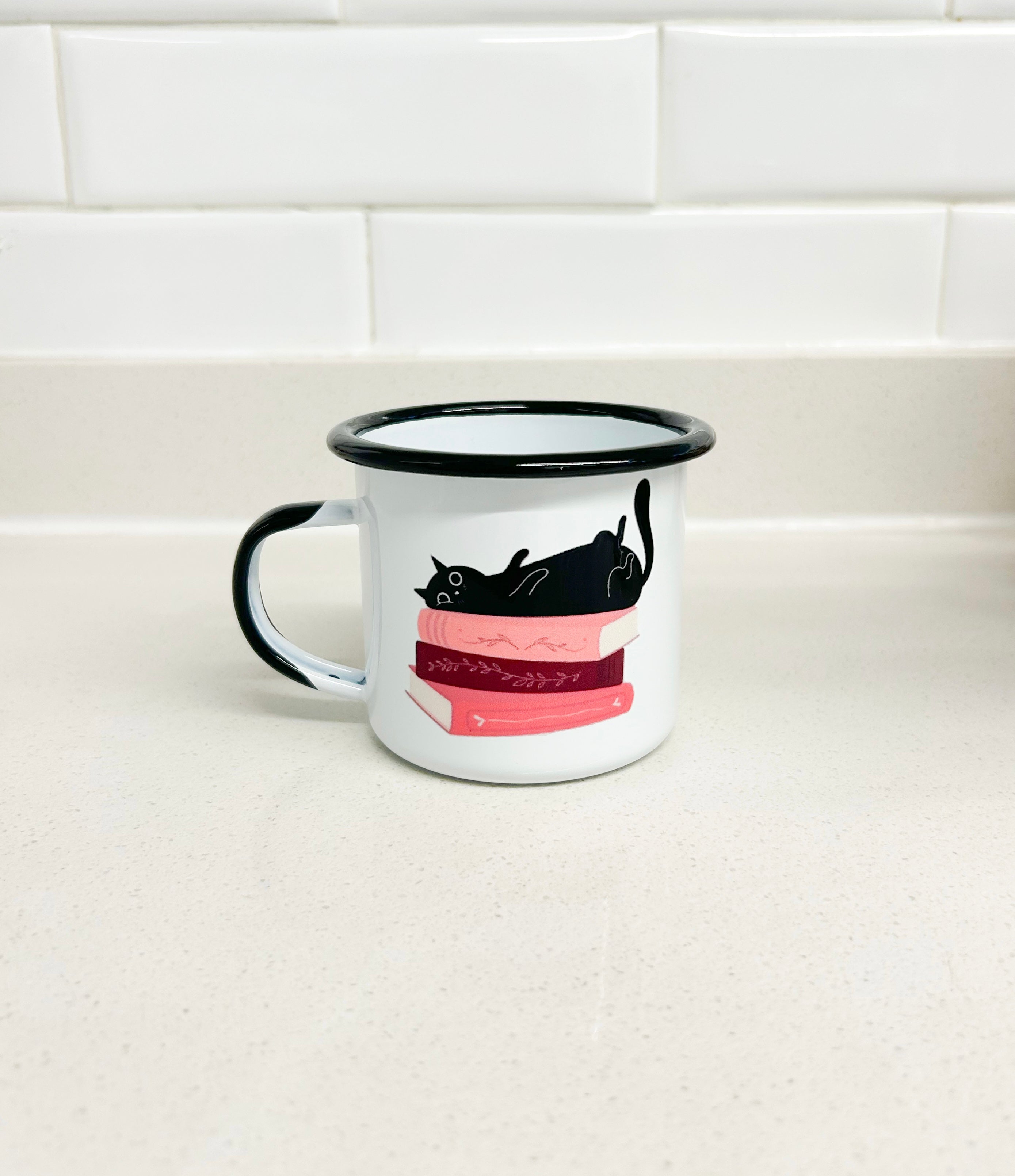 Taza enlozada gato lector