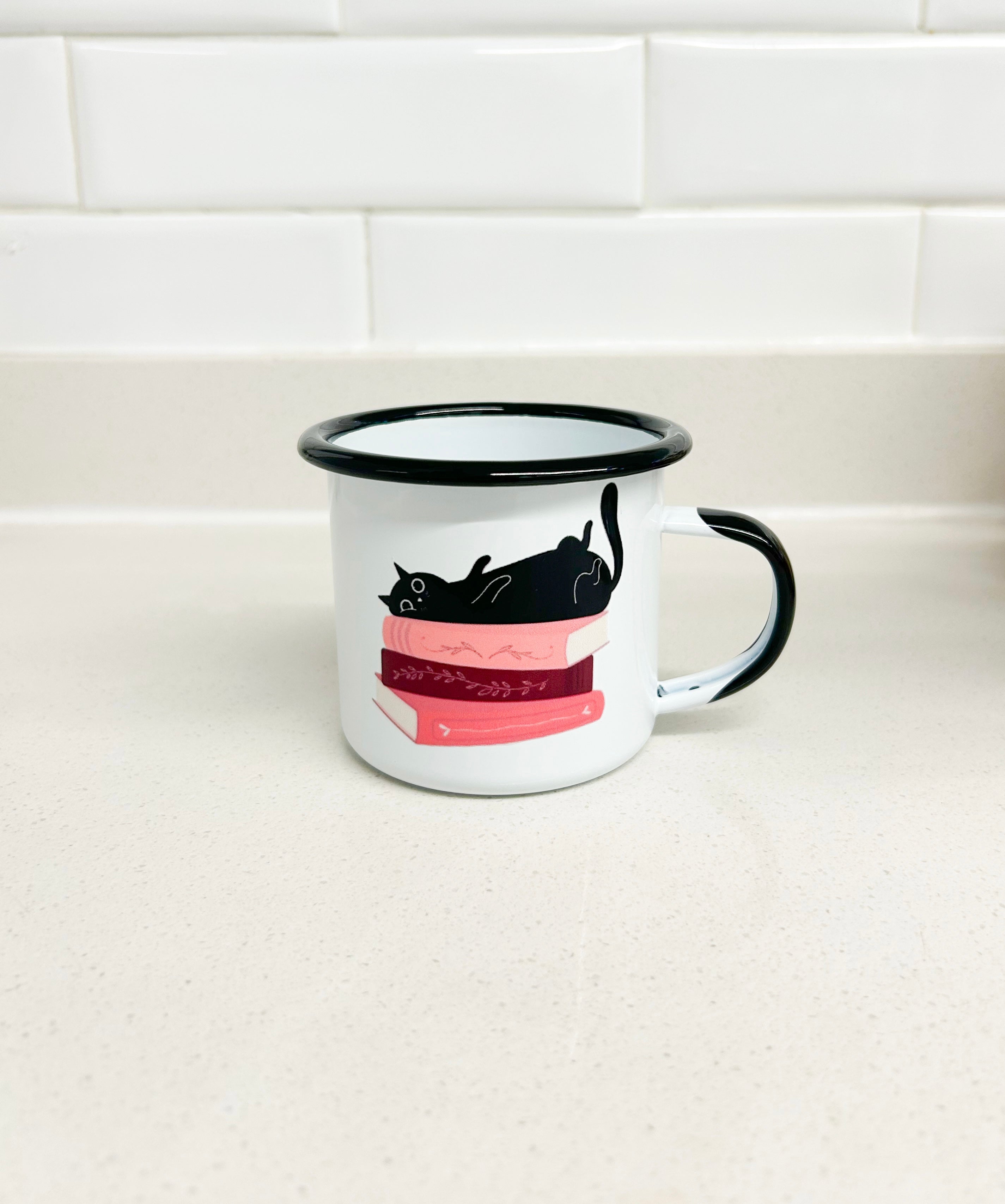 Taza enlozada gato lector