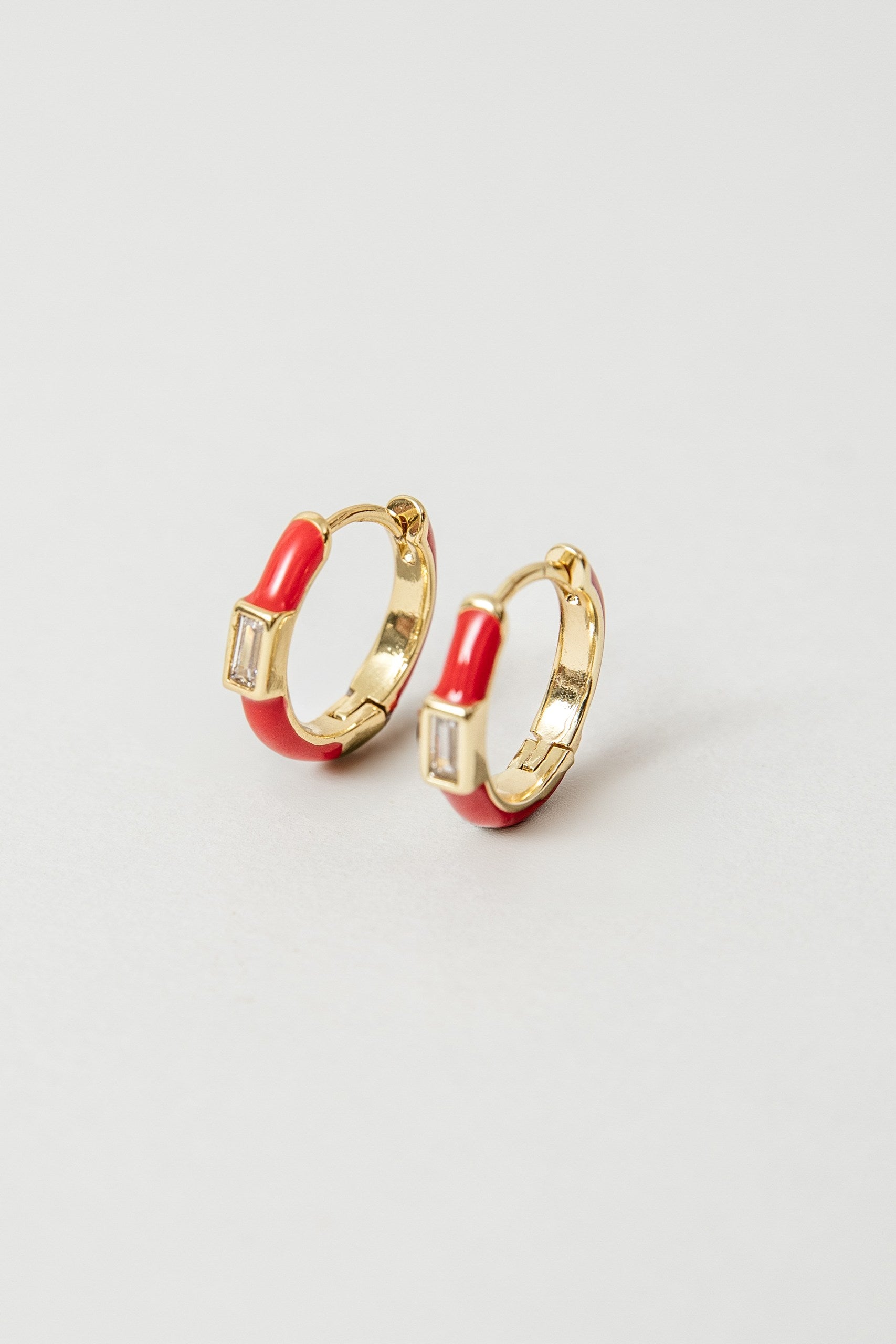 Argollas Red baño de oro y circón