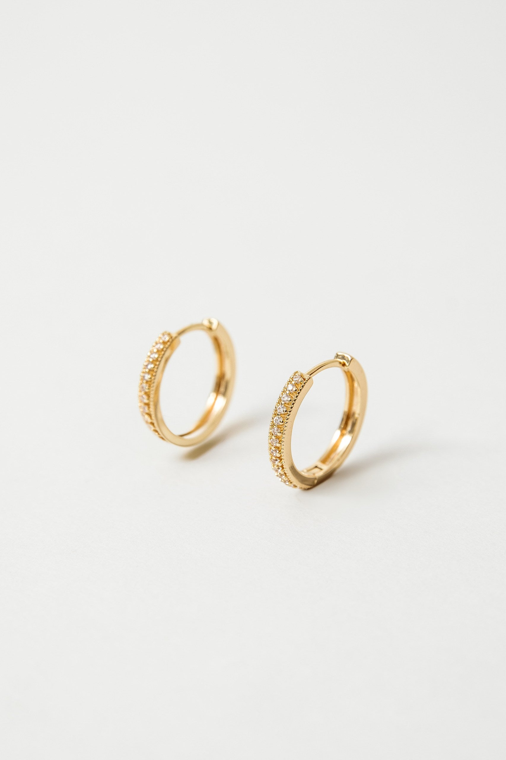 Argollas Sofía baño de oro y circones