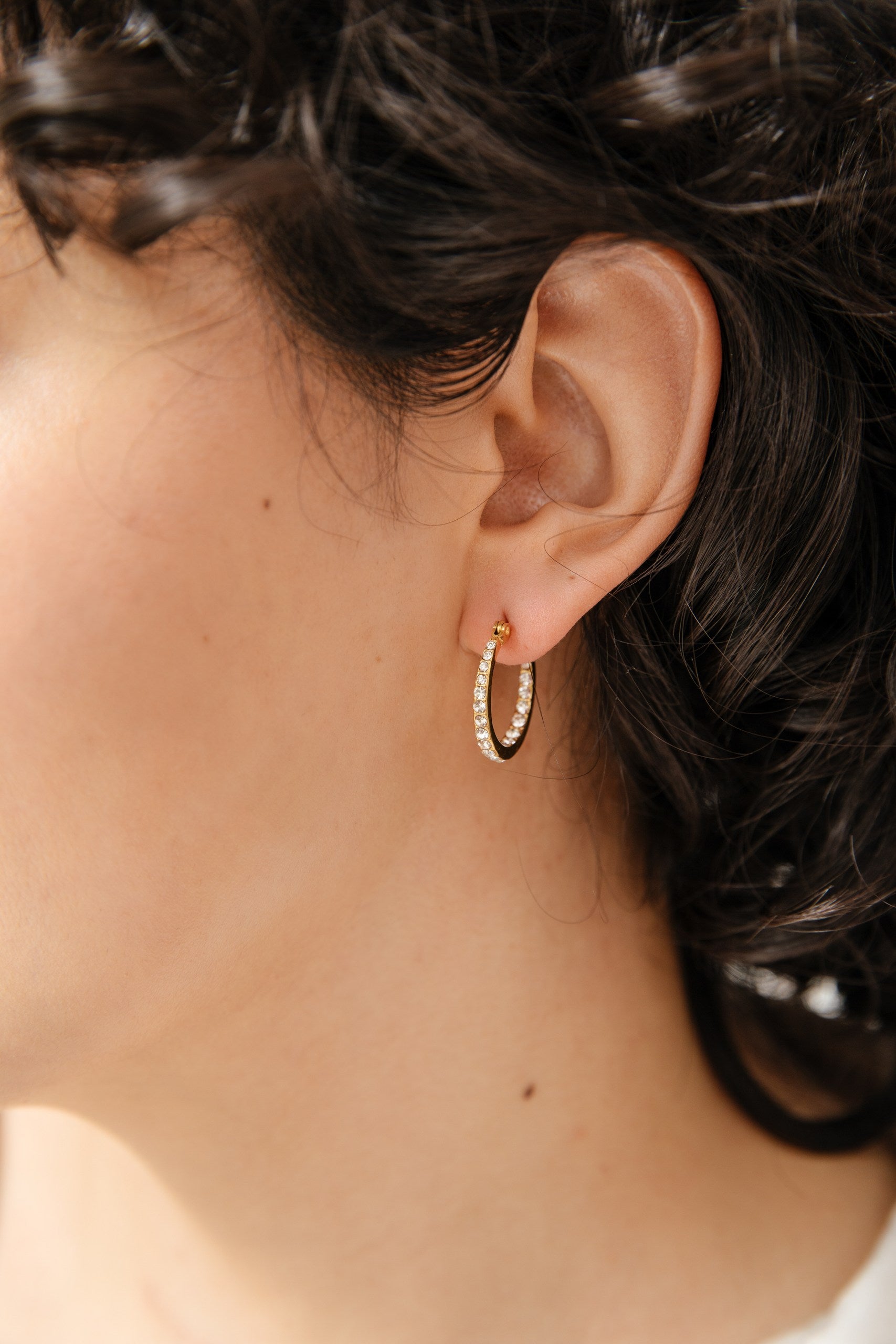 Argollas Light baño de oro y circones