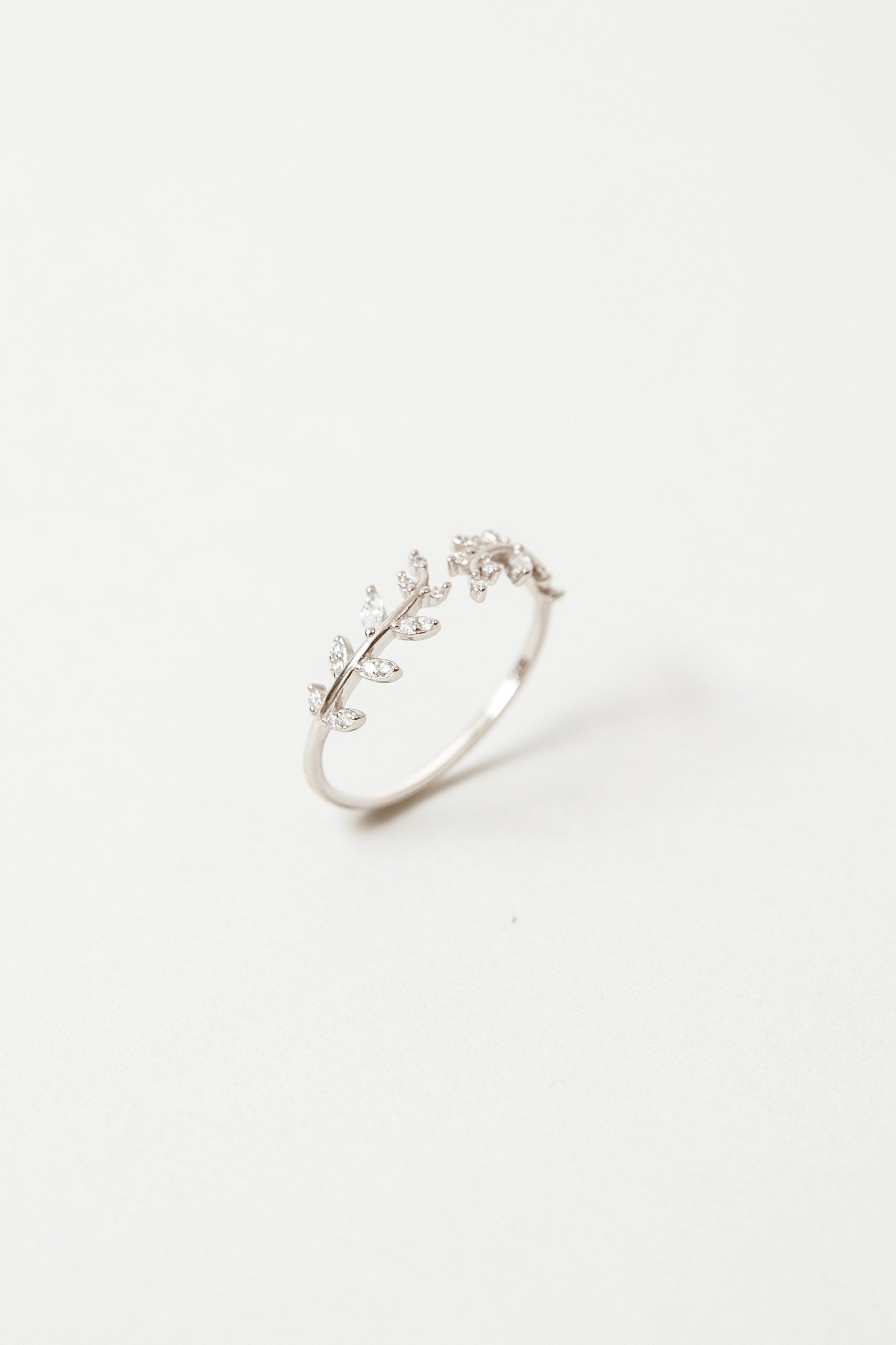 Anillo Nicole plata 925 y circones