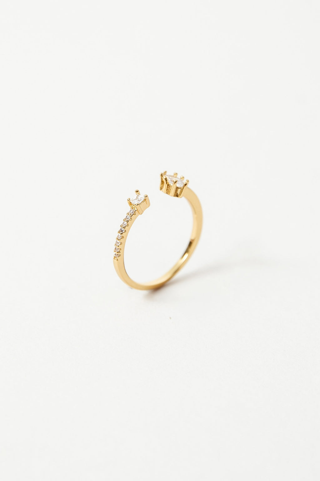 Anillo Andi baño de oro y circones