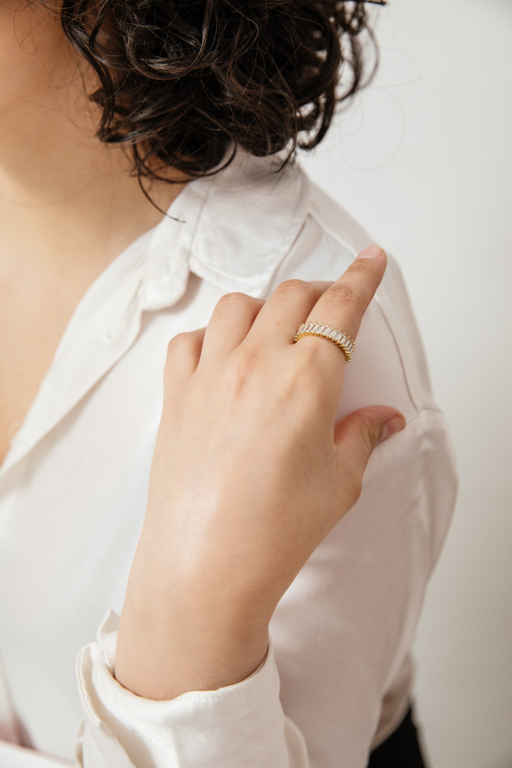 Anillo Cloe baño de oro y circones