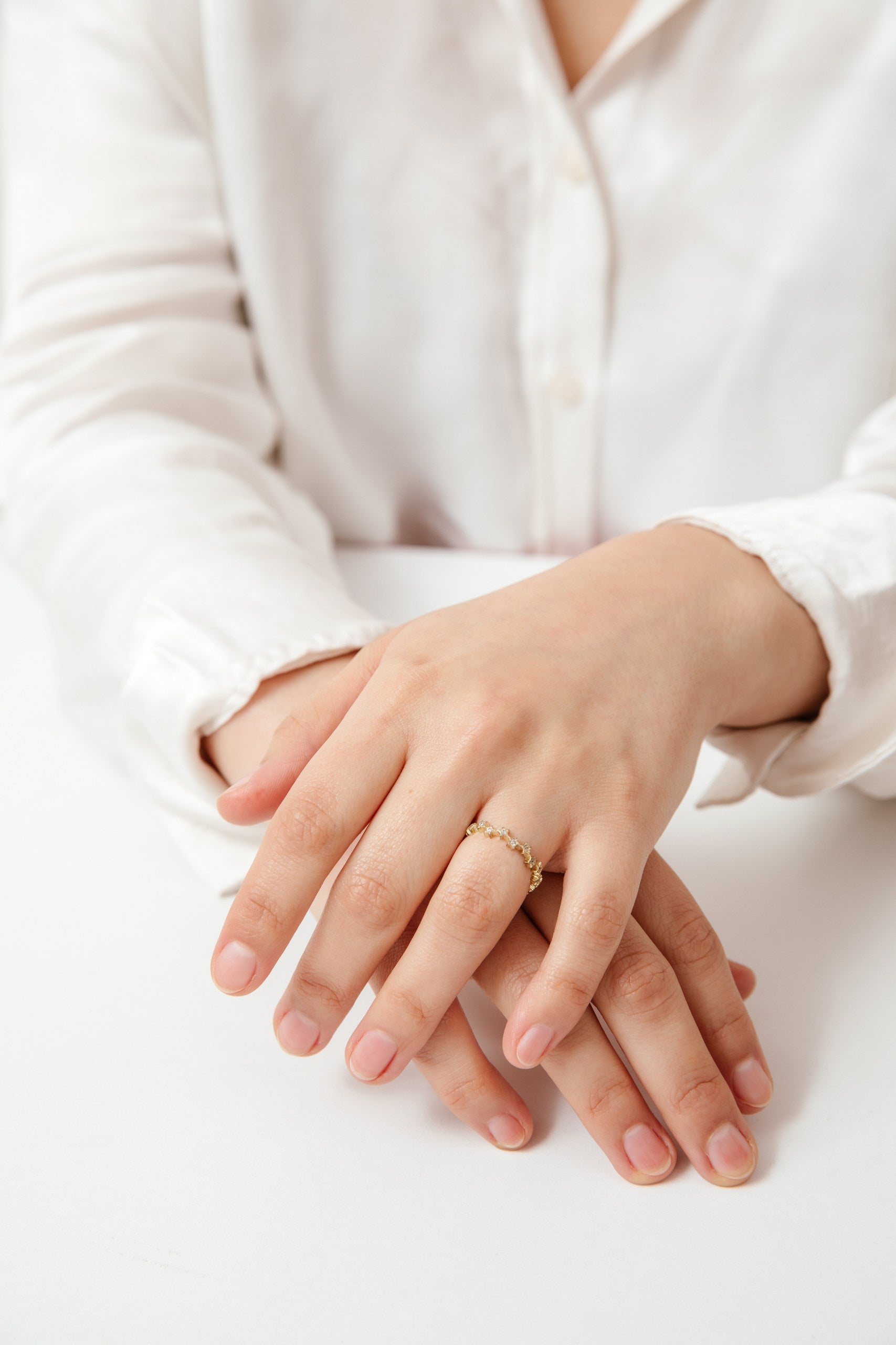 Anillo Stars baño de oro y circones