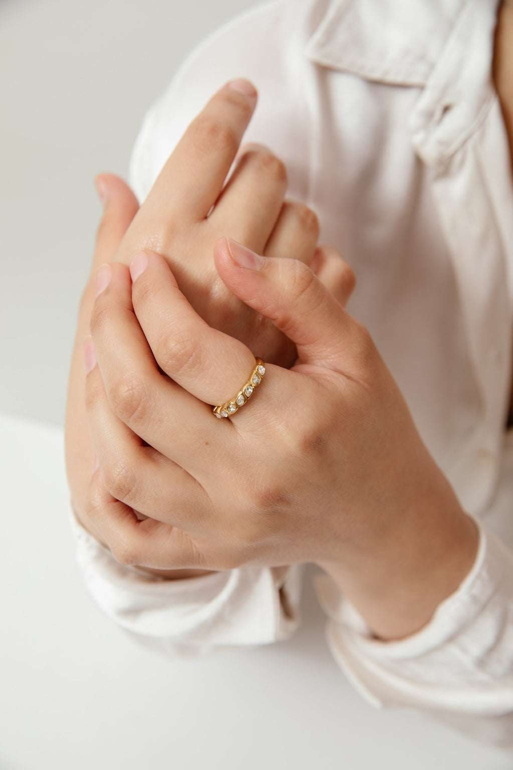 Anillo Ale baño de oro y circones