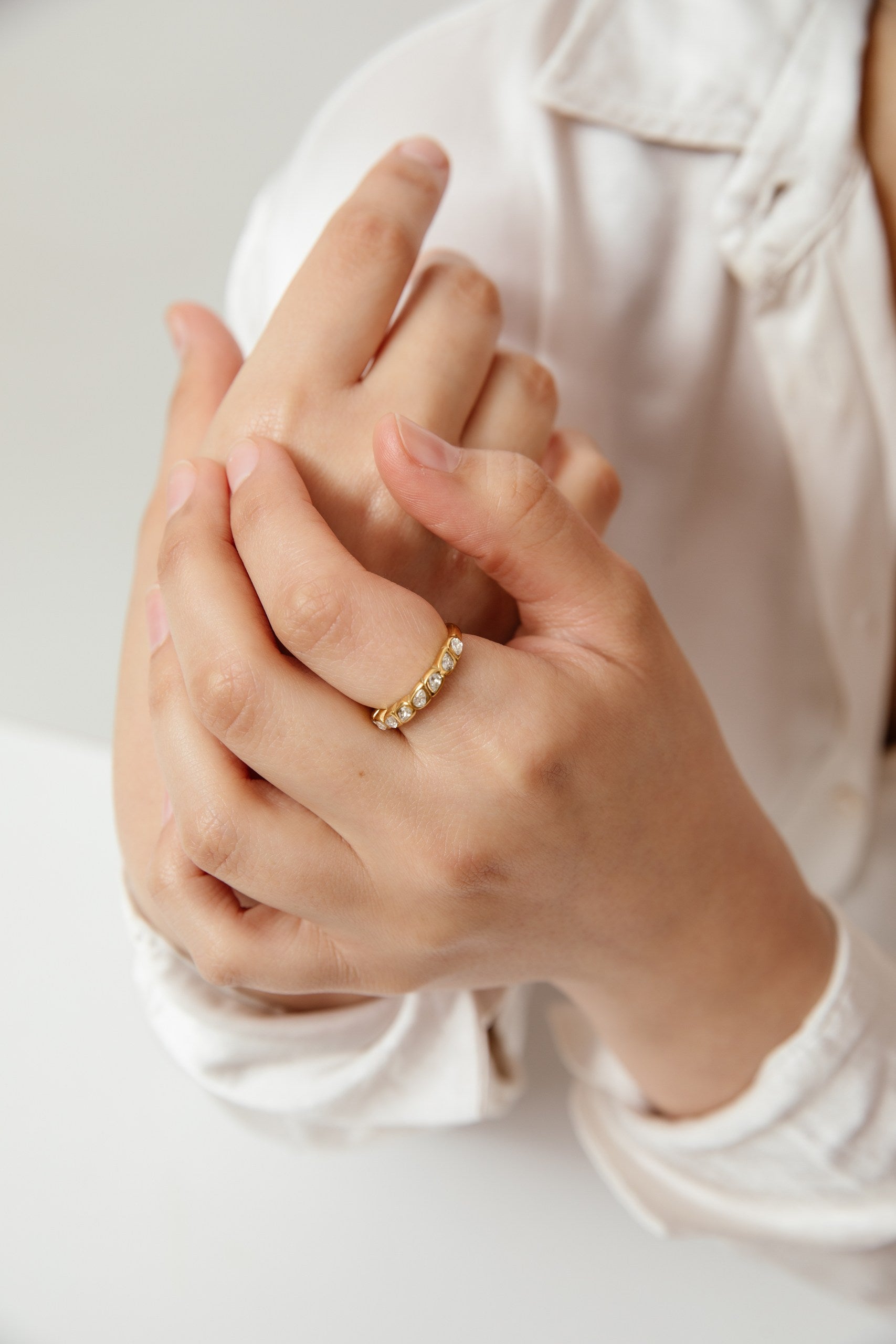 Anillo Ale baño de oro y circones