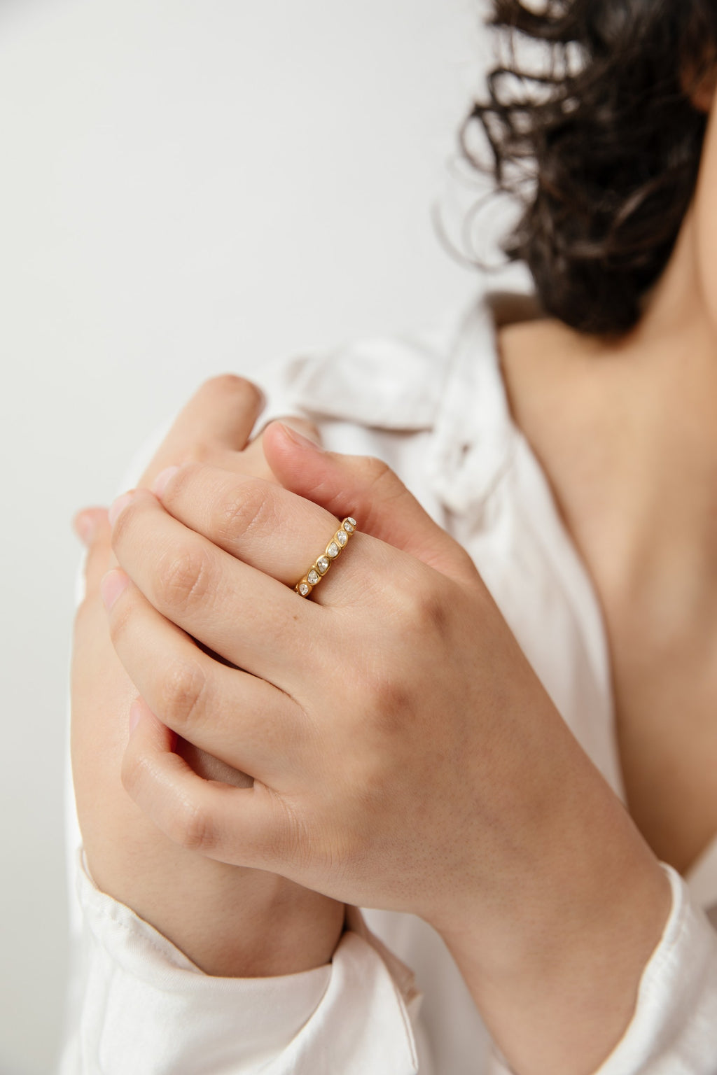 Anillo Ale baño de oro y circones