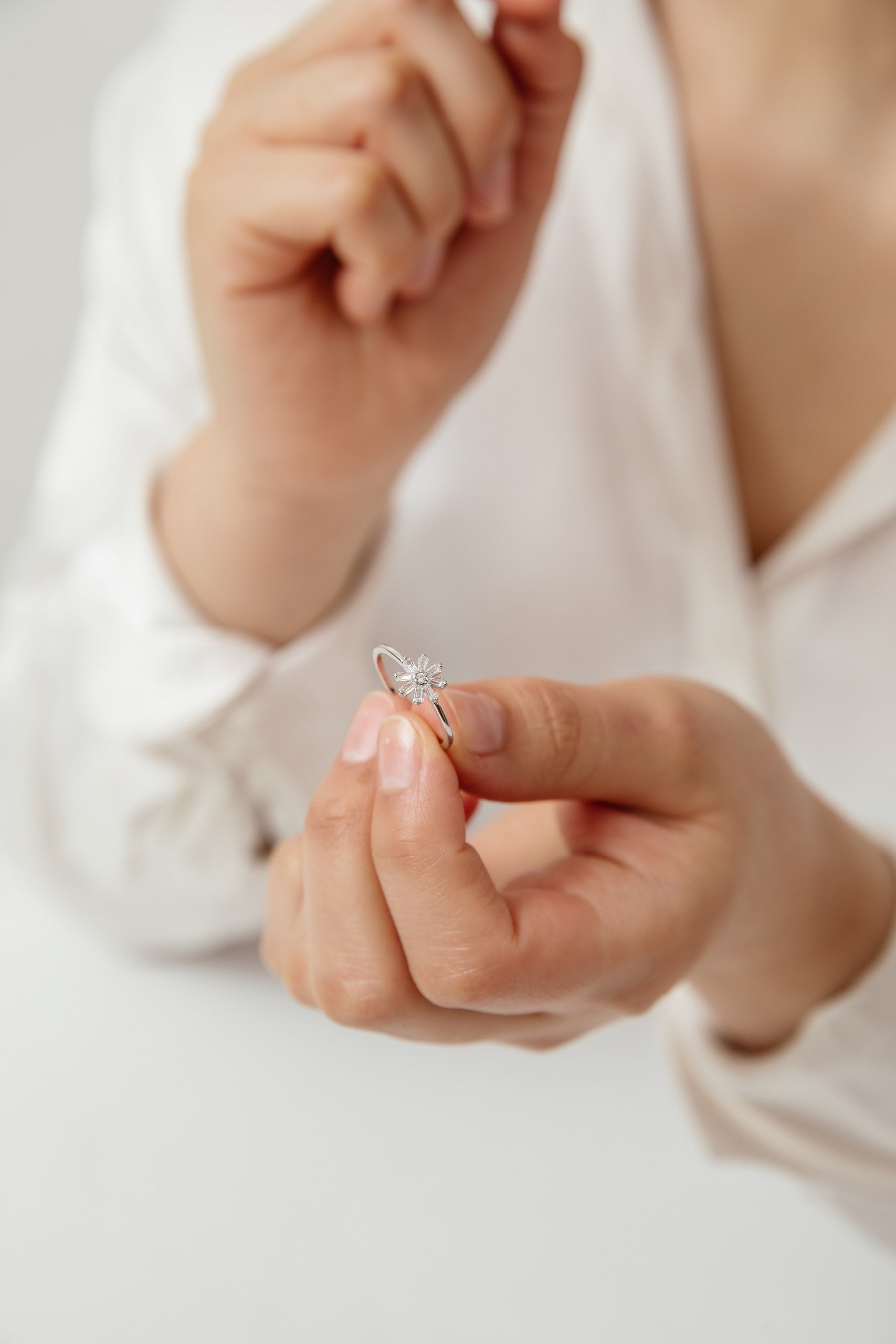 Anillo Flor plata 925 y circones