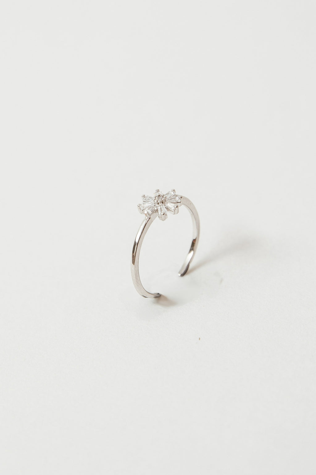 Anillo Flor plata 925 y circones