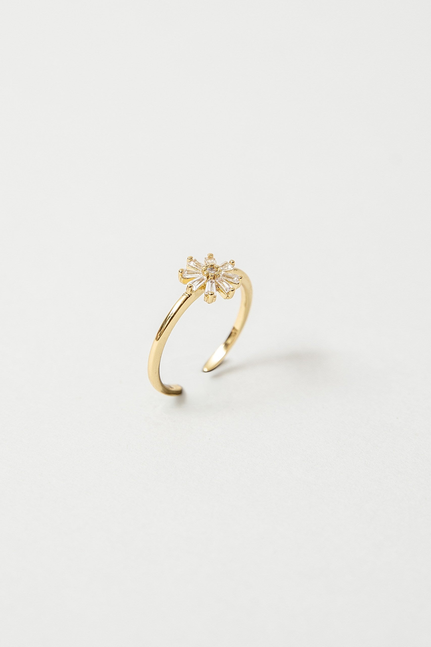 Anillo Flor baño de oro y circones